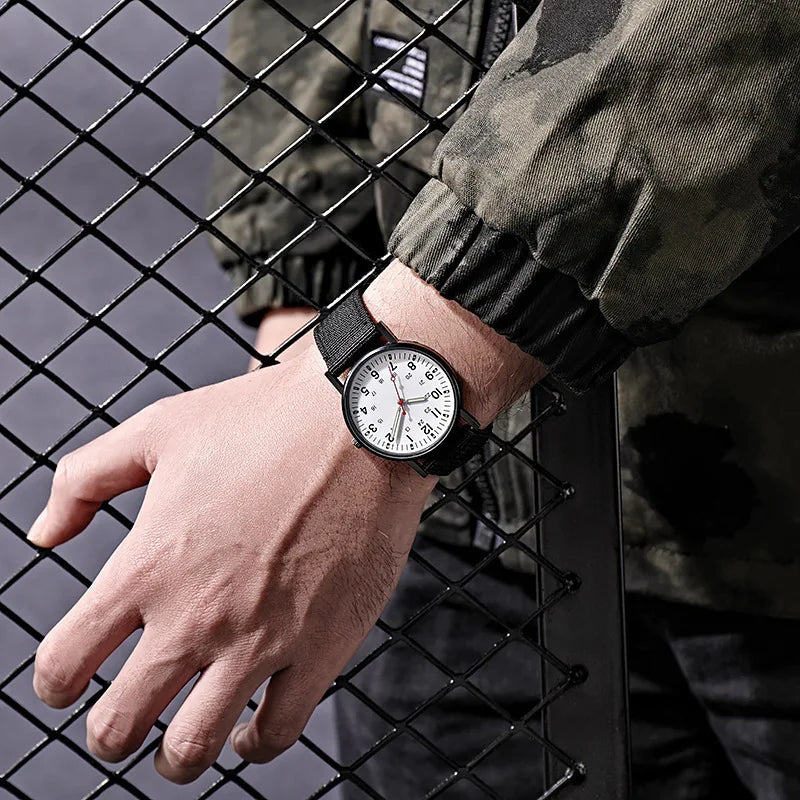 Relógio Militar Esportivo Masculino Luminoso, Resistente a Choques, Relógio de Pulso Masculino com Pulseira de Nylon Simples, Relógio Quartz Masculino.