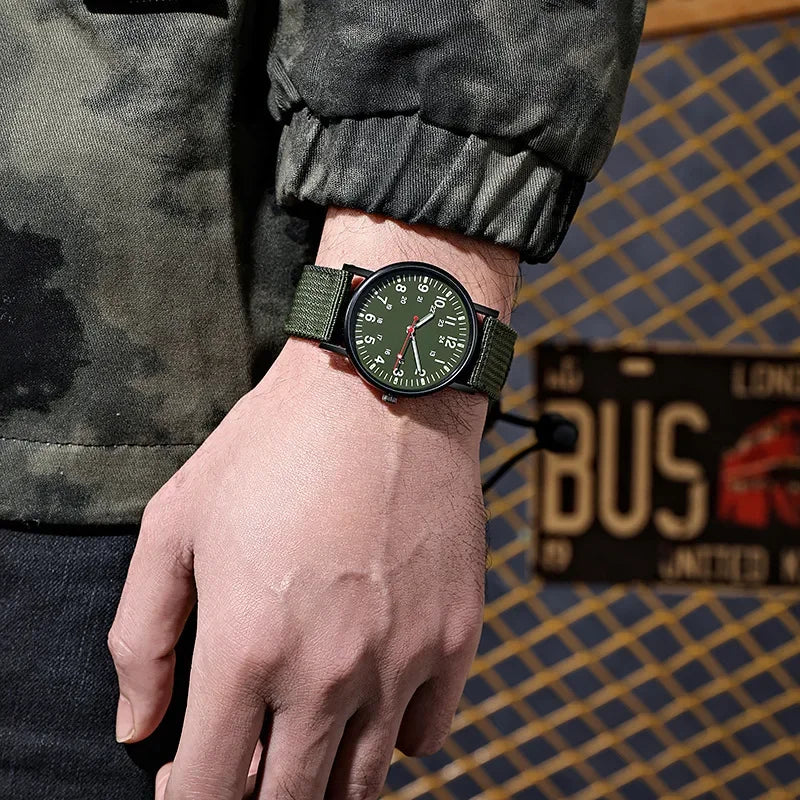 Relógio Militar Esportivo Masculino Luminoso, Resistente a Choques, Relógio de Pulso Masculino com Pulseira de Nylon Simples, Relógio Quartz Masculino.